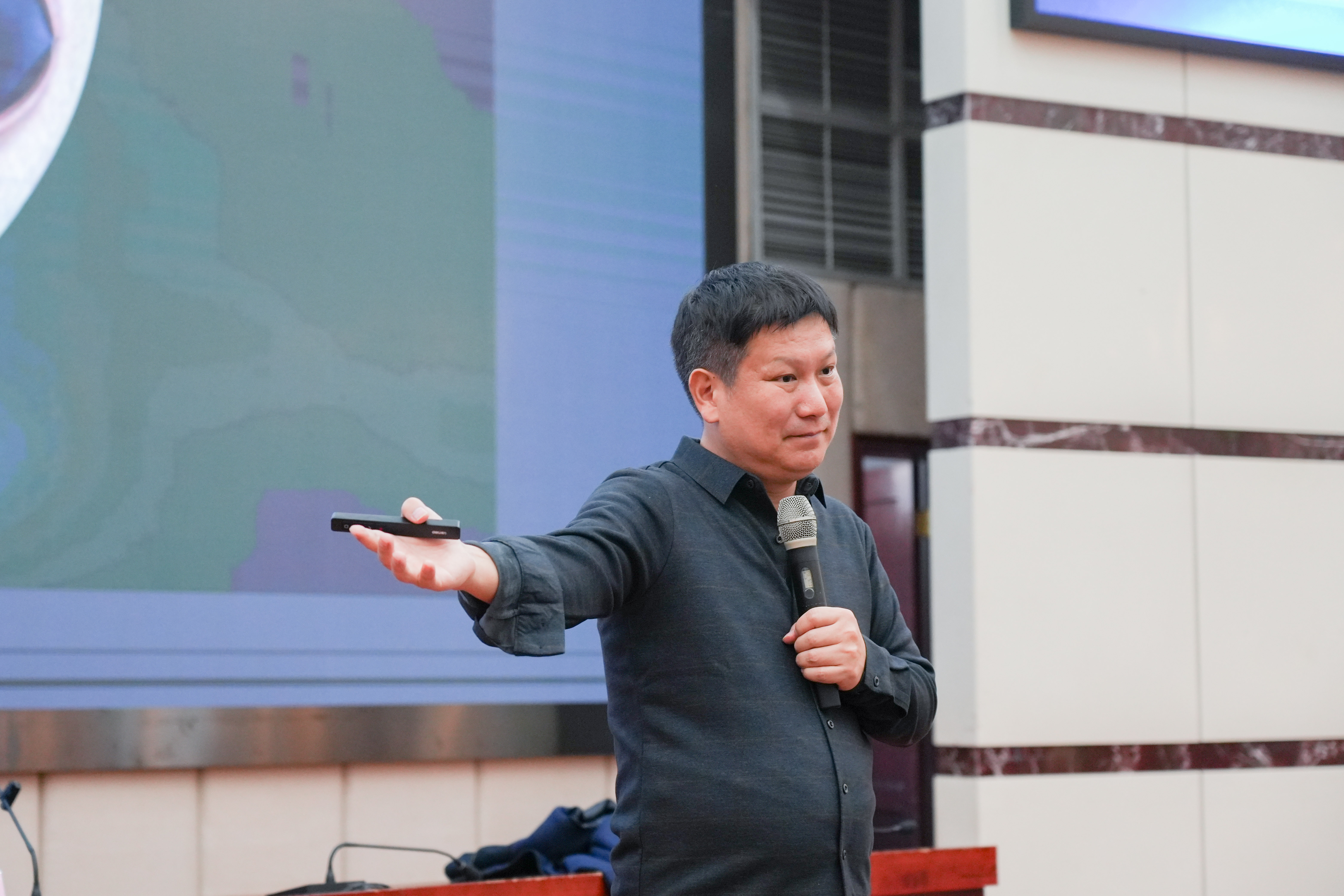 刘勇讲话 (8).jpg